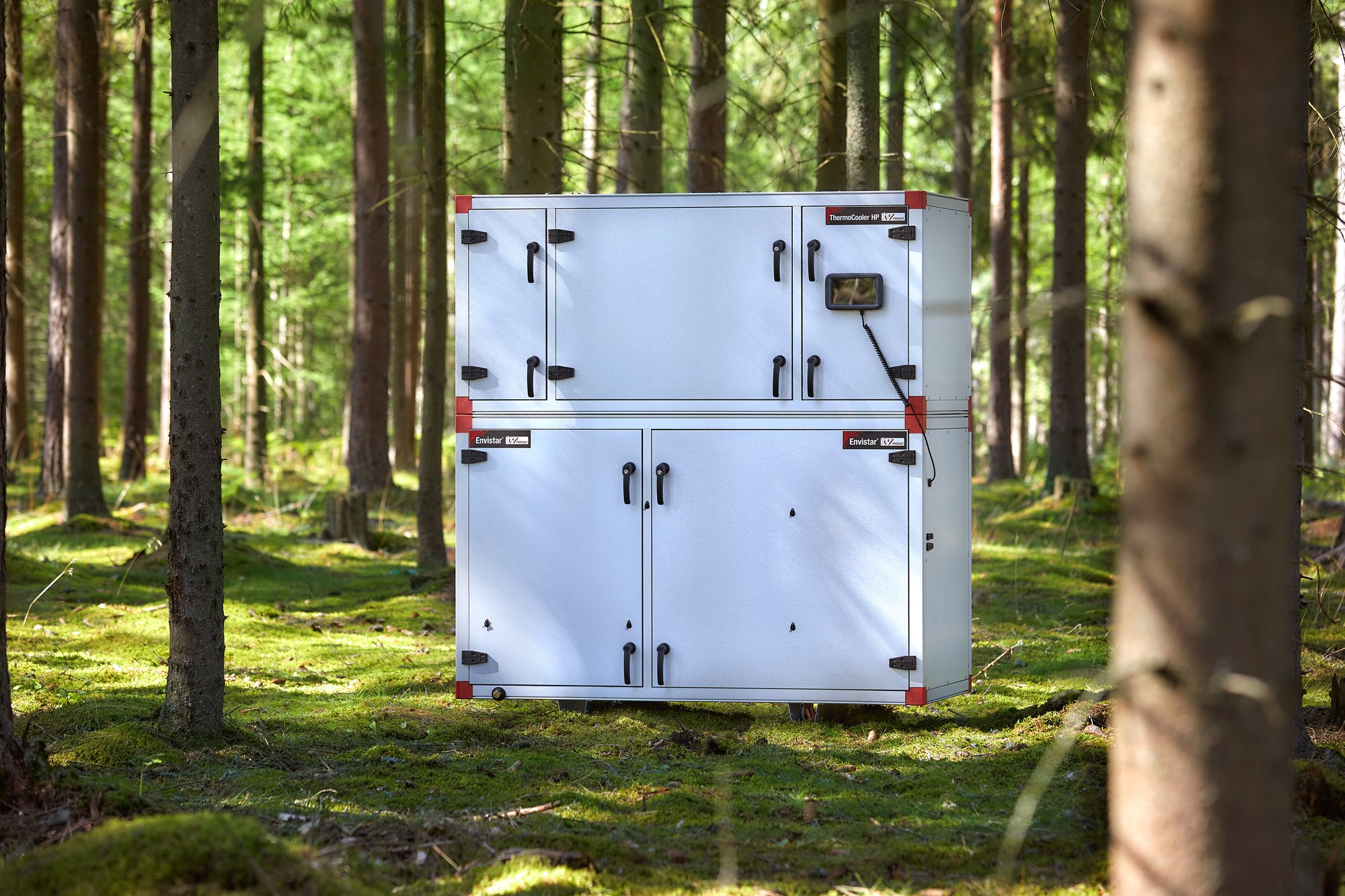 stålskåp i skogen