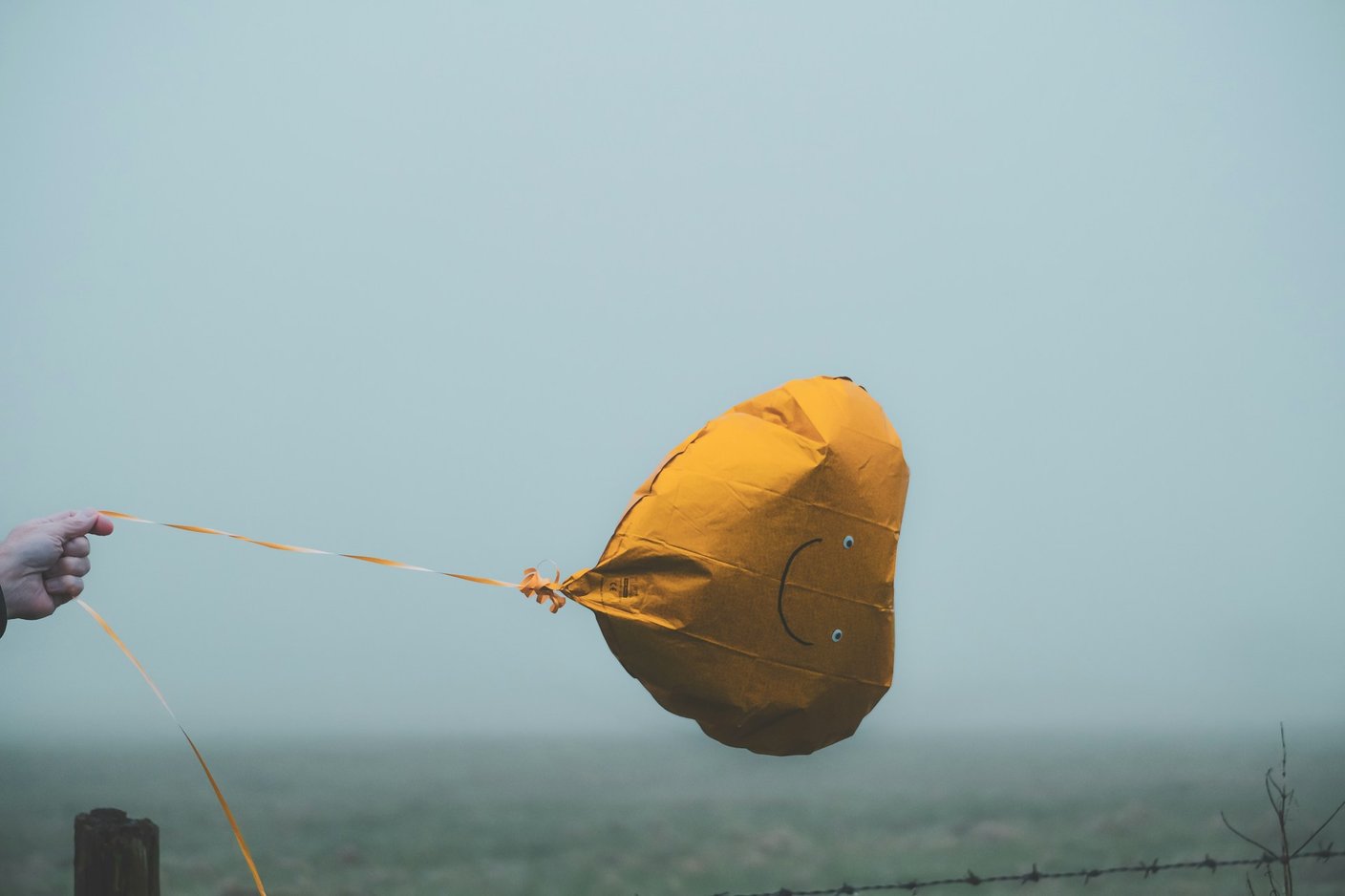 ballong med lite luft i som försöker flyga