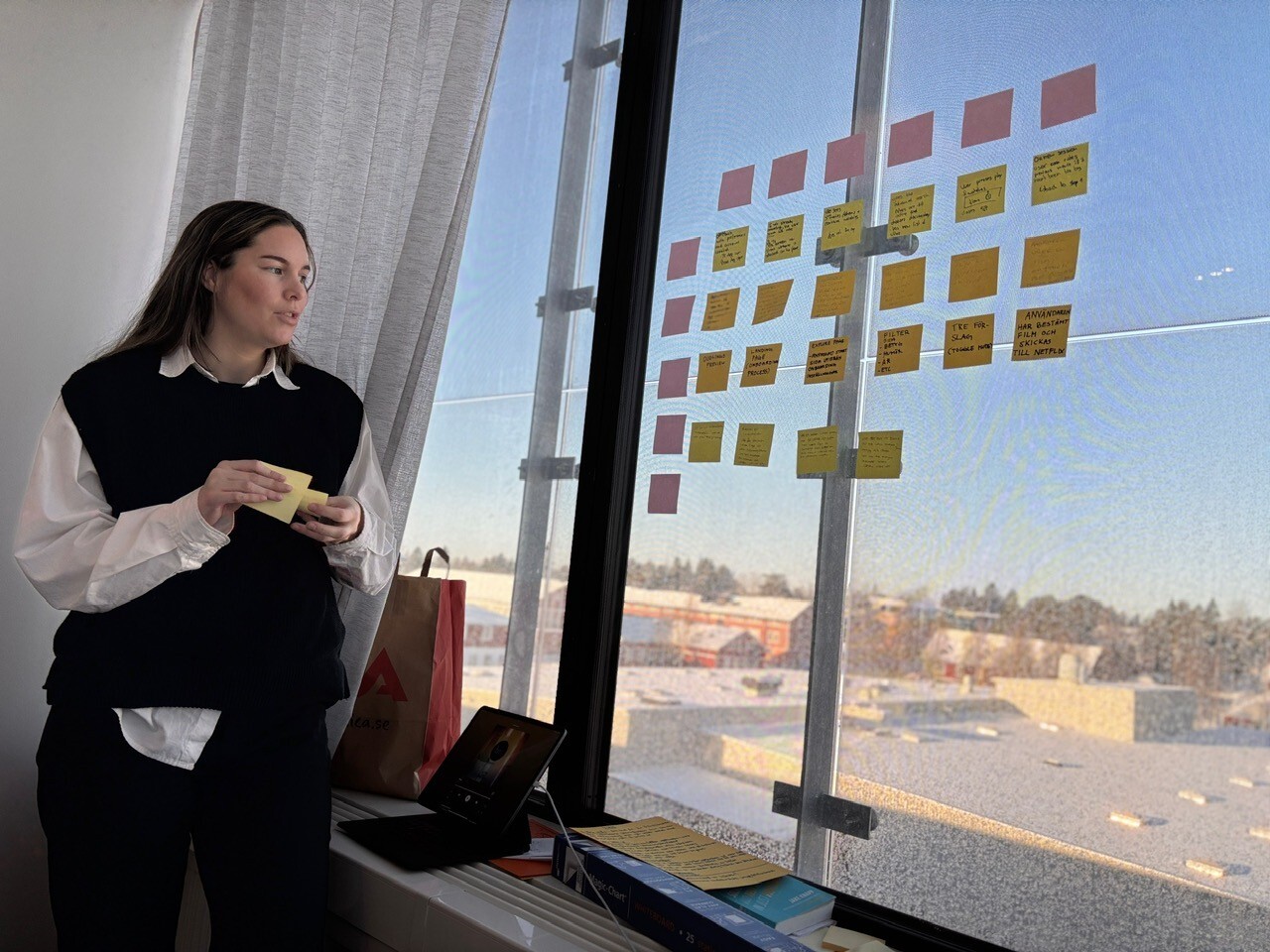 kickstart-designsprint-deltagare-faster-post-itlappar